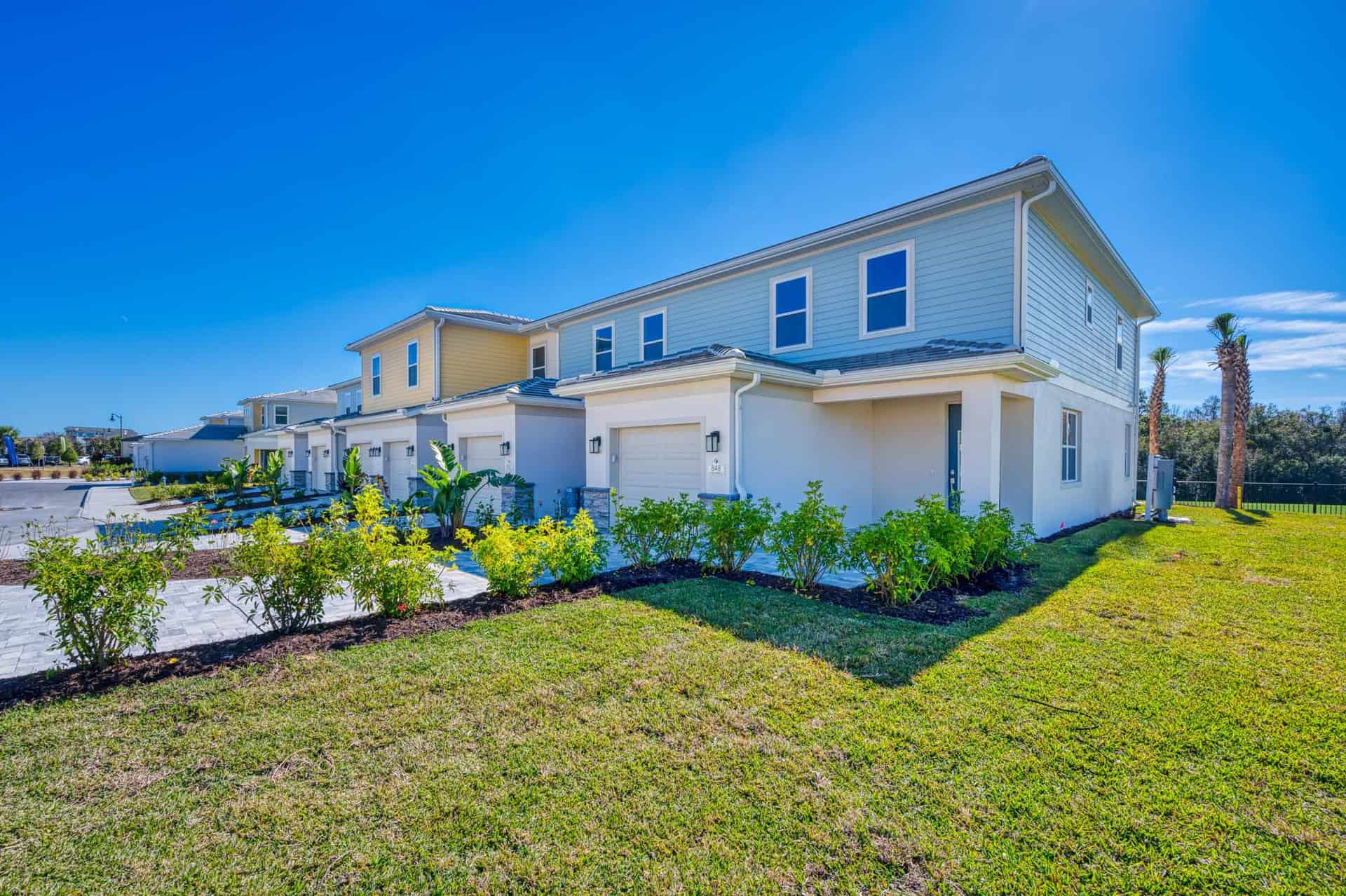 Rentyl At Reunion row of 3 Bedroom Townhomes near the Jack Nicklaus Signature Golf Course